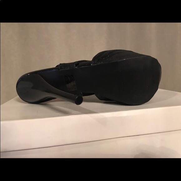 Heels - Picture 2 of 2